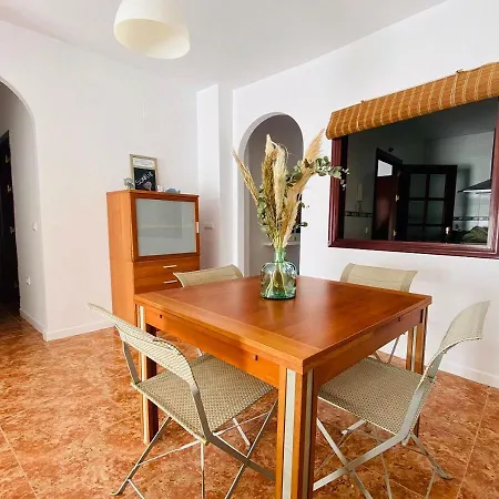 Vivienda Centrica Con Salida Directa A Las Playas