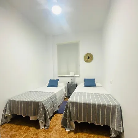 Vivienda Centrica Con Salida Directa A Las Playas
